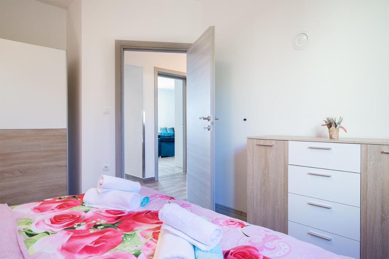 Kaylie Apartment พูลา ภายนอก รูปภาพ
