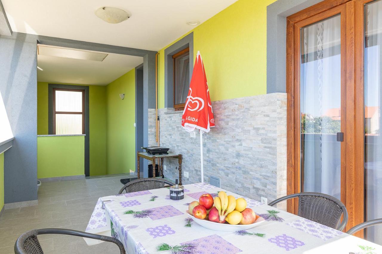 Kaylie Apartment พูลา ภายนอก รูปภาพ