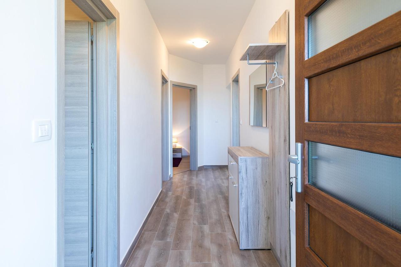 Kaylie Apartment พูลา ภายนอก รูปภาพ