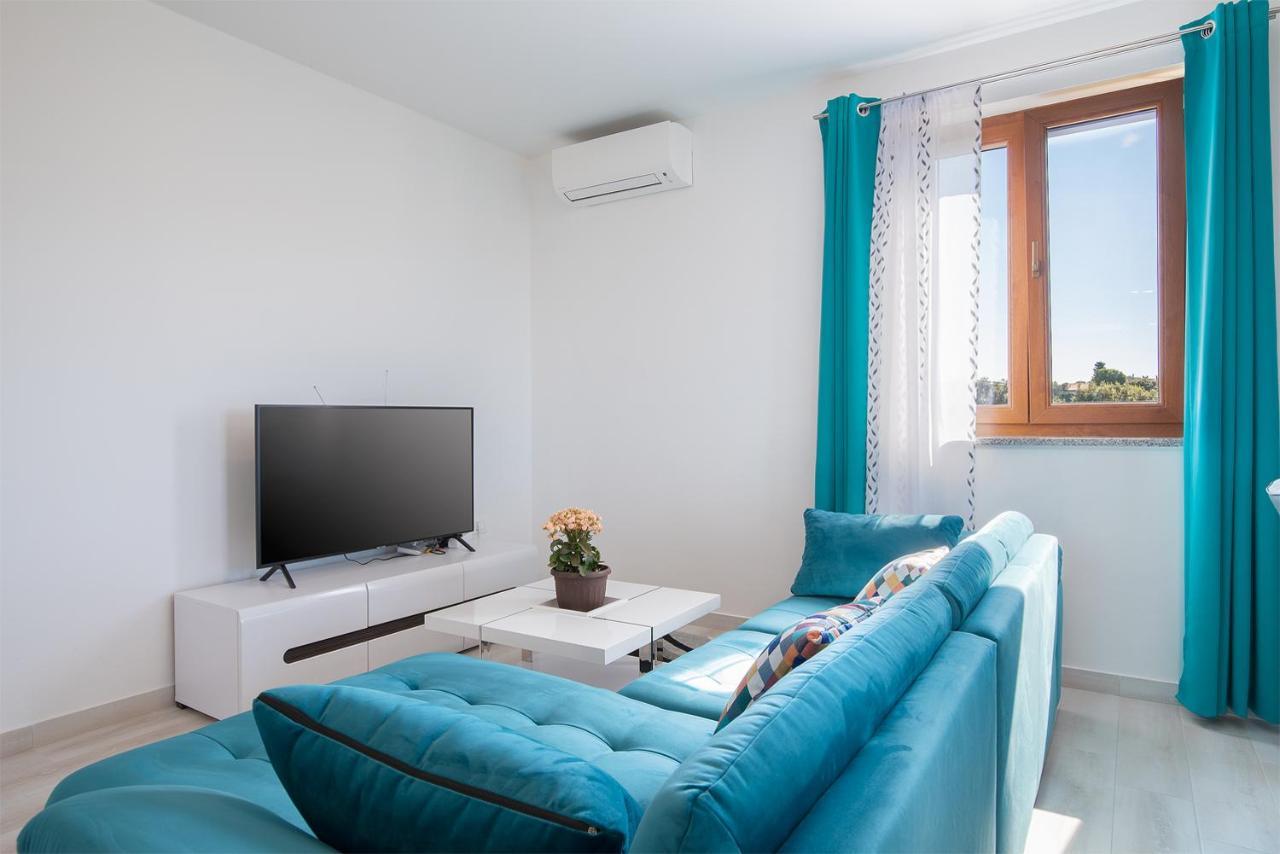 Kaylie Apartment พูลา ภายนอก รูปภาพ