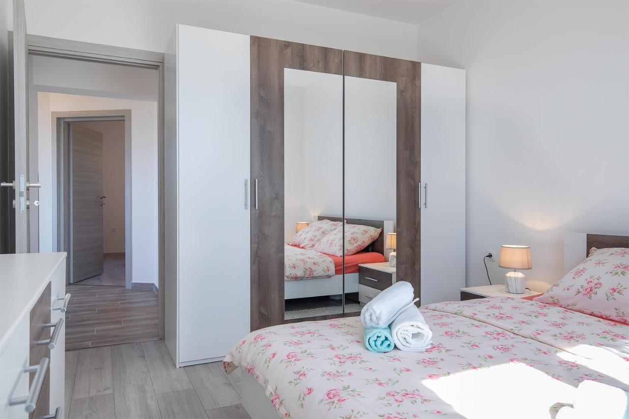 Kaylie Apartment พูลา ภายนอก รูปภาพ